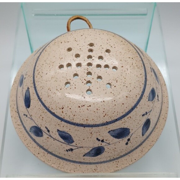 Primitive Stoneware Berry Bowl W Leather Hanger Loop Brown Speckled Blue Vine - Picture 1 of 8
